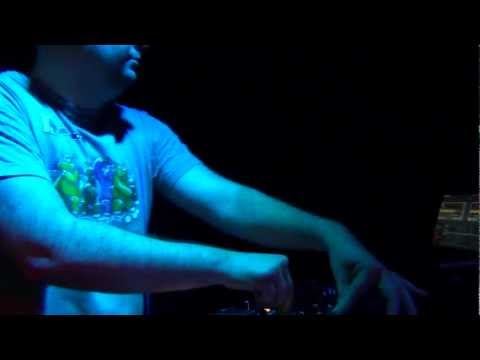 VICTOR PRADA DJ SET @ ENTRANCE 08 - SALA STARVING - MADRID (02-06-2012) - 3/4
