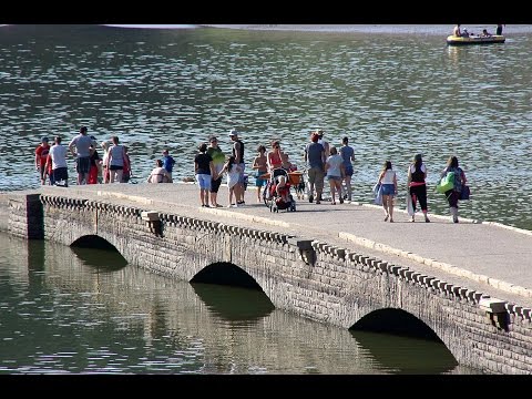 Alte Aseler Brücke taucht aus Edersee-Fluten auf