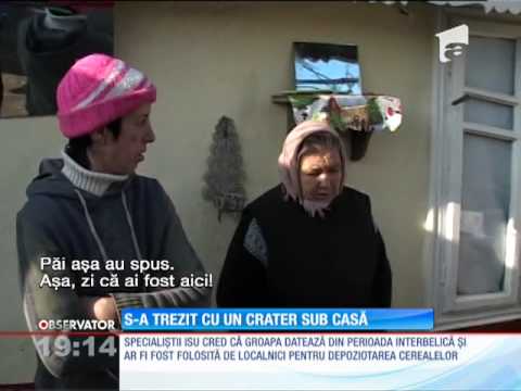 UPDATE / O localnică din Izvoarele s-a trezit cu groapa în casă