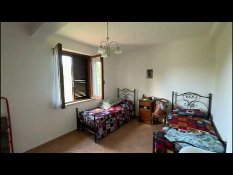 FARA IN SABINA (RI) - fraz. Passo Corese: villa con terreno