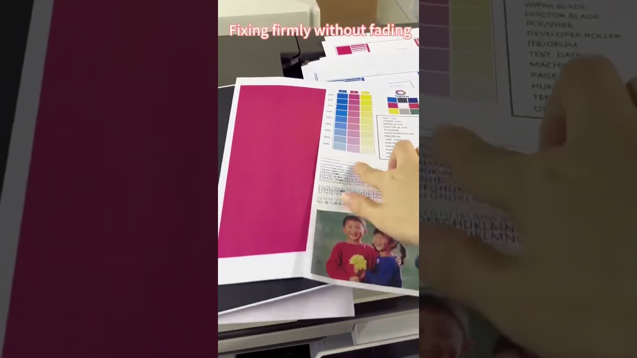 How to replace the toner cartridges ?