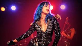 Juliette Lewis &quot;Uh Huh&quot; Live on FearlessMusic.com