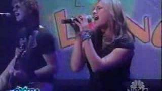 Lucy Woodward performs &quot;Dumb Girls&quot; in the Extra Lounge