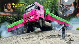 Download lagu Female Truck Driver Tortured on Extreme World Roads mp3