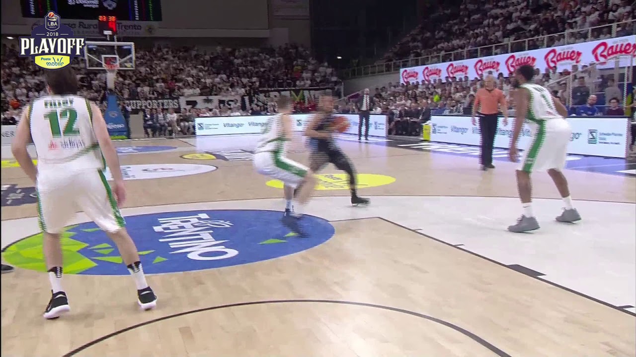 Dustin Hogue MVP Gara4 LBA Playoff PosteMobile Dustin Hogue MVP Gara4 LBA Playoff PosteMobile