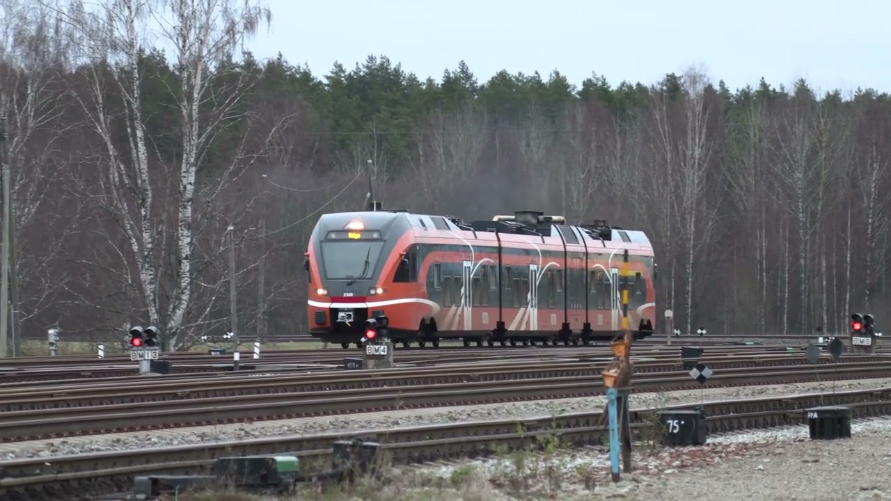 Штадлерский дизель-поезд 2320 на ст. Валга / Stadler DMU 2320 at Valga station