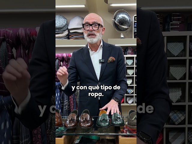 Vídeo relacionado con Zapatos Mocasines Hombre Cuero y Nobuck: Estilo Castellano de Vestir sin Borlas. Suela Dura Resistente y Acabado Brillante o Mate. Ideal Traje Boda y Uso Diario. Diseño Italiano Clásico y Moderno