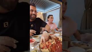 عشاء عائلة ريتشو و ننوش منسف لحم بشهي مع عمي وحماتي 😍 ريتشو جاب العيد 🤣 ميرو وسنود العسل 😍