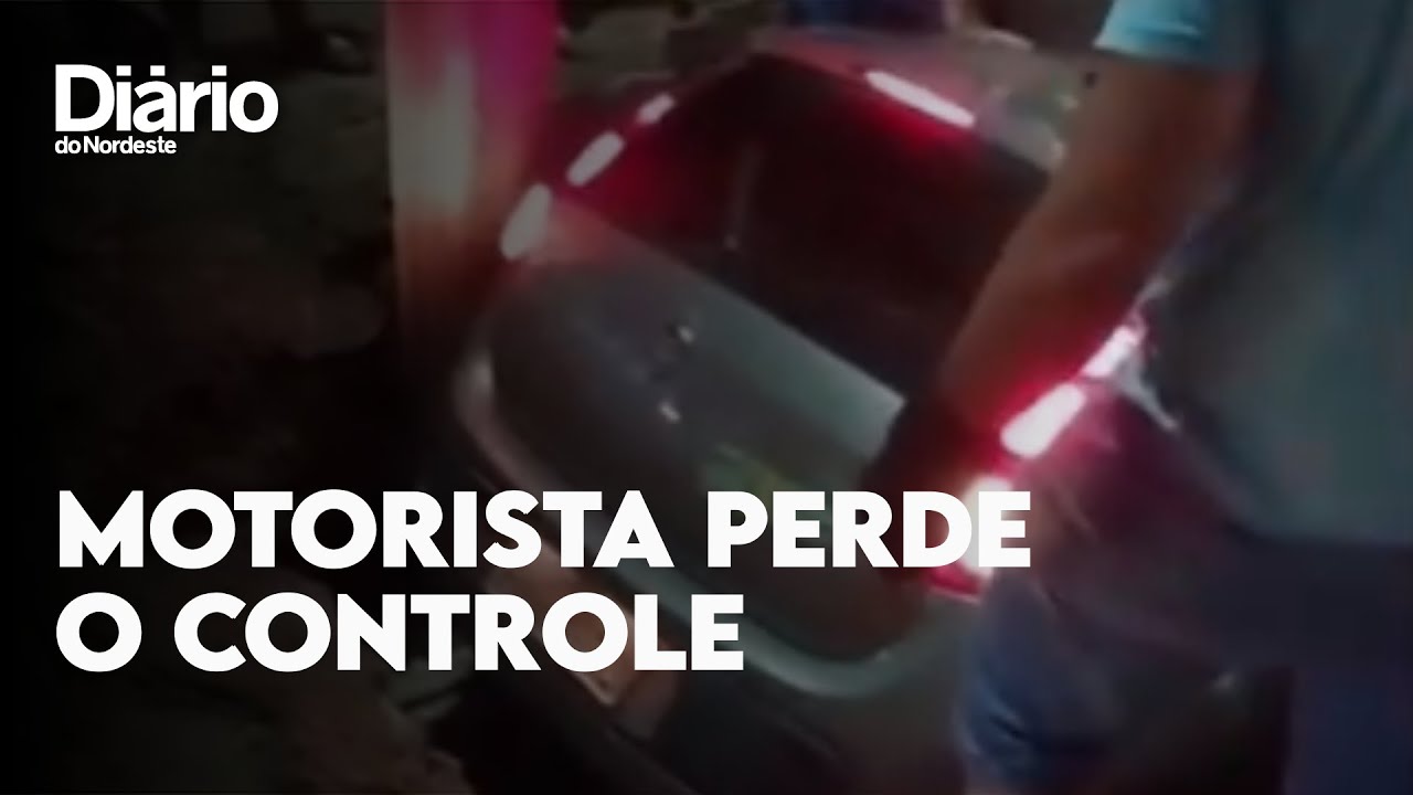 Imagem da notícia Motorista perde o controle do carro e cai em buraco na Av José Bastos, em Fortaleza; veja o vídeo