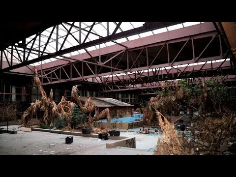 EXPLORING ABANDONED HOTEL WITH EVERYTHING LEFT BEHIND- Abandoned Days Inn Hotel (DANGEROUS)