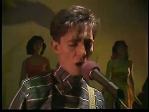 Emociones Clandestinas - Un Nuevo Baile