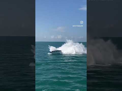 Race Boat Accident....Watch How They Escape! #powerboat #racing #boataccidents #boat #boatracing