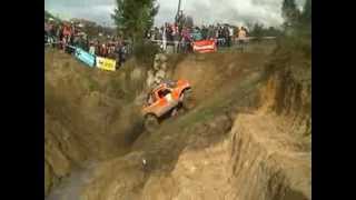 preview picture of video 'trofeo iberico trial 4x4 paredes 2013 foso agua2 arviza'