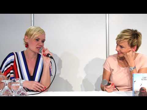 Finy Petra: Akkor is c. kötet bemutatója-részlet