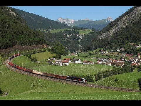 Bahnverkehr am Brenner : Die Weltrekordlok in der Kurve von St.Jodok am 27.07.13