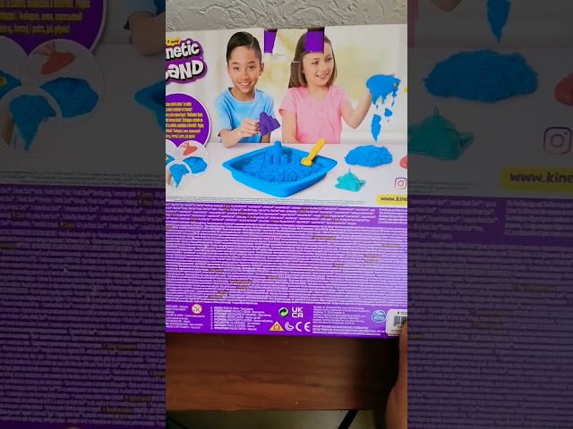 Vídeo relacionado con Kinetic Sand - Set Sandbox: con Arenero 454 G De Arena Magica Morada Y 4 Accesorios | Kit Manualidades Niños 3 Años O Más | Juguetes Niños 3 Años