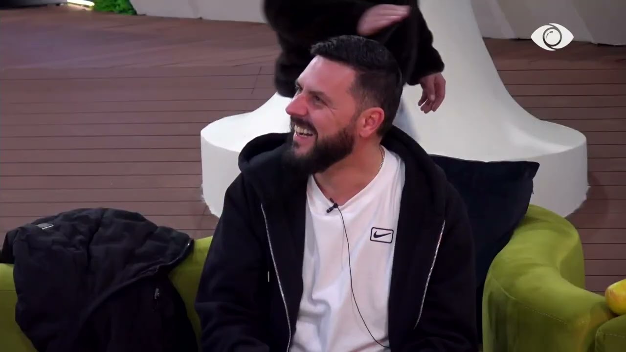 Nuk vi tek loja jote/ Vijon diskutimi mes Mirit dhe Mal