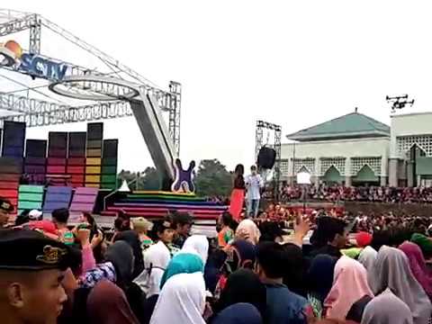 Rafael Tan Feat Sherly Mey - Piano at Inbox Karnaval 2017