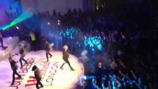 Justin Bieber performs at Westfield - Under the Mistletoe + turns on christmas lights
