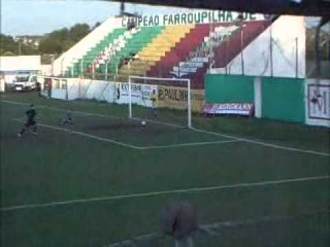Geraldo empata para o Brasil no Estádio Nicolau Fico