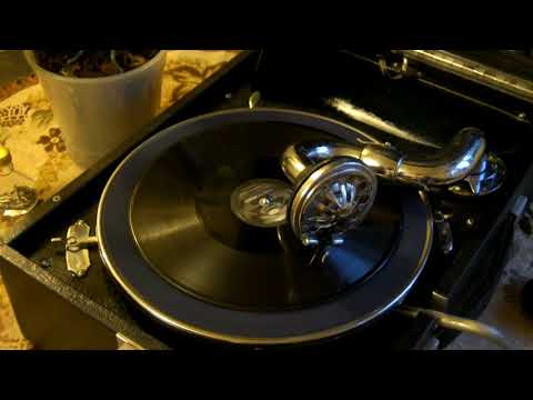 💿 Светлячок - Николай Никитский, играет патефон