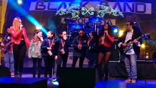 Fin de fiesta con la orquesta