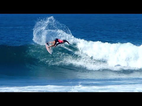 CAROLINE MARKS WORLD CHAMP 2023. WITH CARISSA MOORE, MOLLY PICKLUM, CAITY SIMMERS AT LOWERS.
