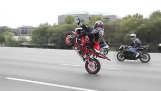 Moto da strada - Carolina Marquez - Sing La La La