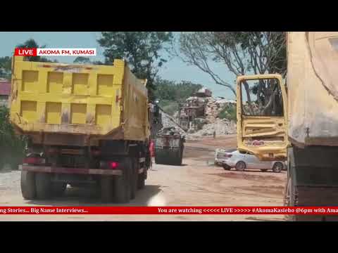 Angry DCE, Solomon Darko Quarm has blocked Tonnisco Stone Quarry for operating without a permit