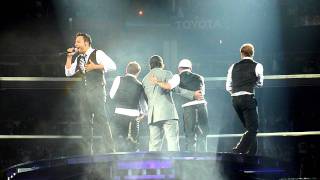 Kevin surprises crowd at Staples Center- NKOTBSB