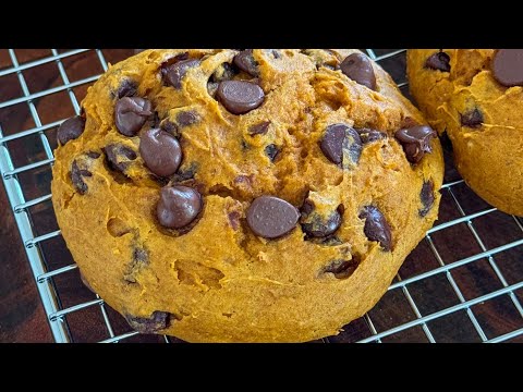 Easy and Soft Pumpkin Chocolate Chip Cookies