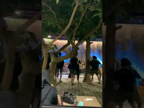 Malam minggu sambil nongkrong di Cafe Kaula Muda, suasana asyik dan musiknya bikin betah! 🎶☕️
