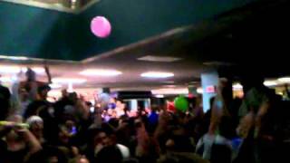 preview picture of video 'UNCW rave fall 2010 [quality audio]'
