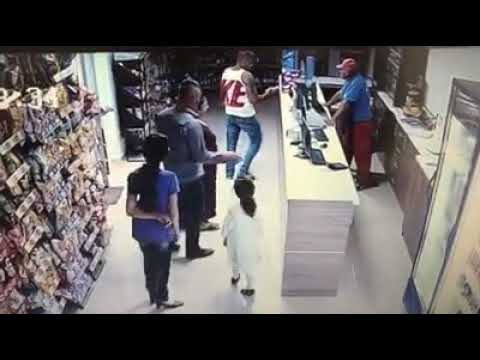 O femeie a fost filmată în timp ce fura din stația Peco Petrol Euro Tehnic din Galanesti