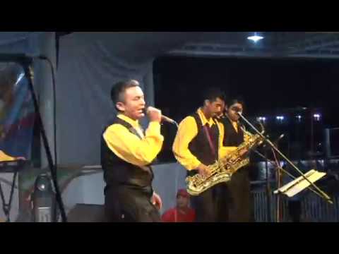 GRUPO VAINILLA-ESA CHICA TIENE CANDELA- EN VIVO