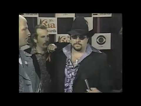 Thumbnail for The Mavericks - CMA Vocal Group Of The Year ("TNN Country News", 1996)