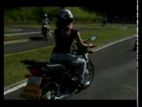 treinando na pista de exames de moto