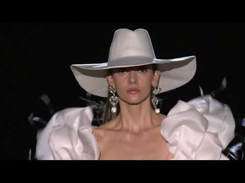Desfile Fernando Claro desfile colección Otoño Invierno 2020/2021 - MBFWM