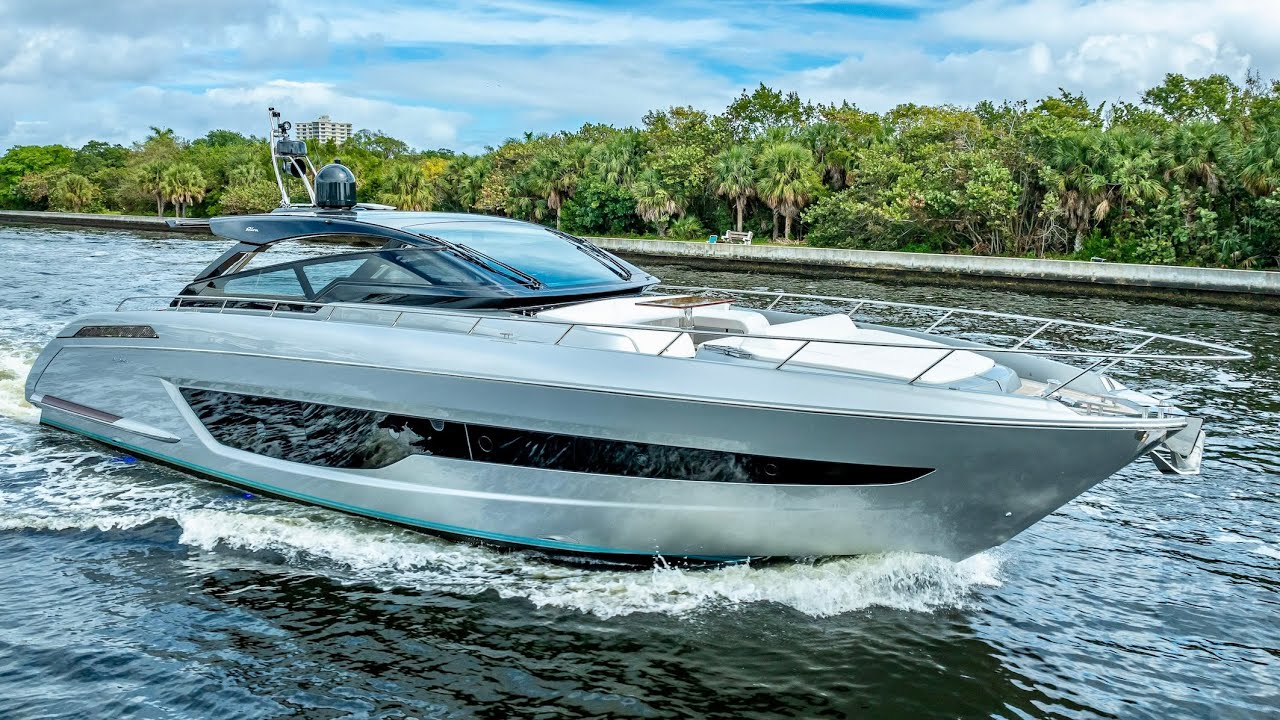 Yacht Tour : 2023 Riva 68 Diable