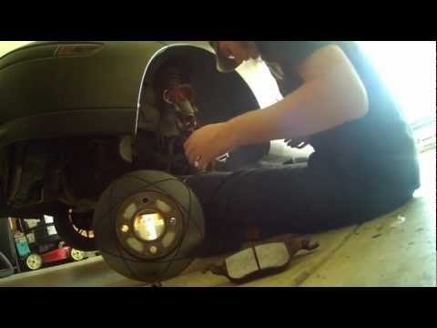 Ford Focus Front Disc and Pad Removal Time lapse