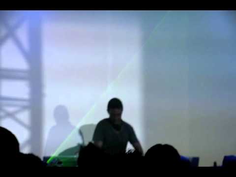 rock cùng DJ Eddie Halliwell trong Heineken Green Planet 2011