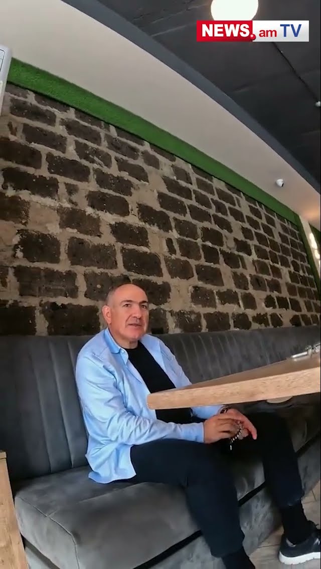 Թզբեհով Փաշինյանը` սրճարանում