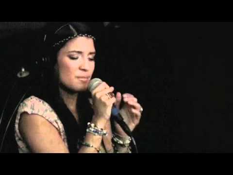 download lagu mp3 mp4 Besame Mucho Female Singer, download lagu Besame Mucho Female Singer gratis, unduh video klip Besame Mucho Female Singer
