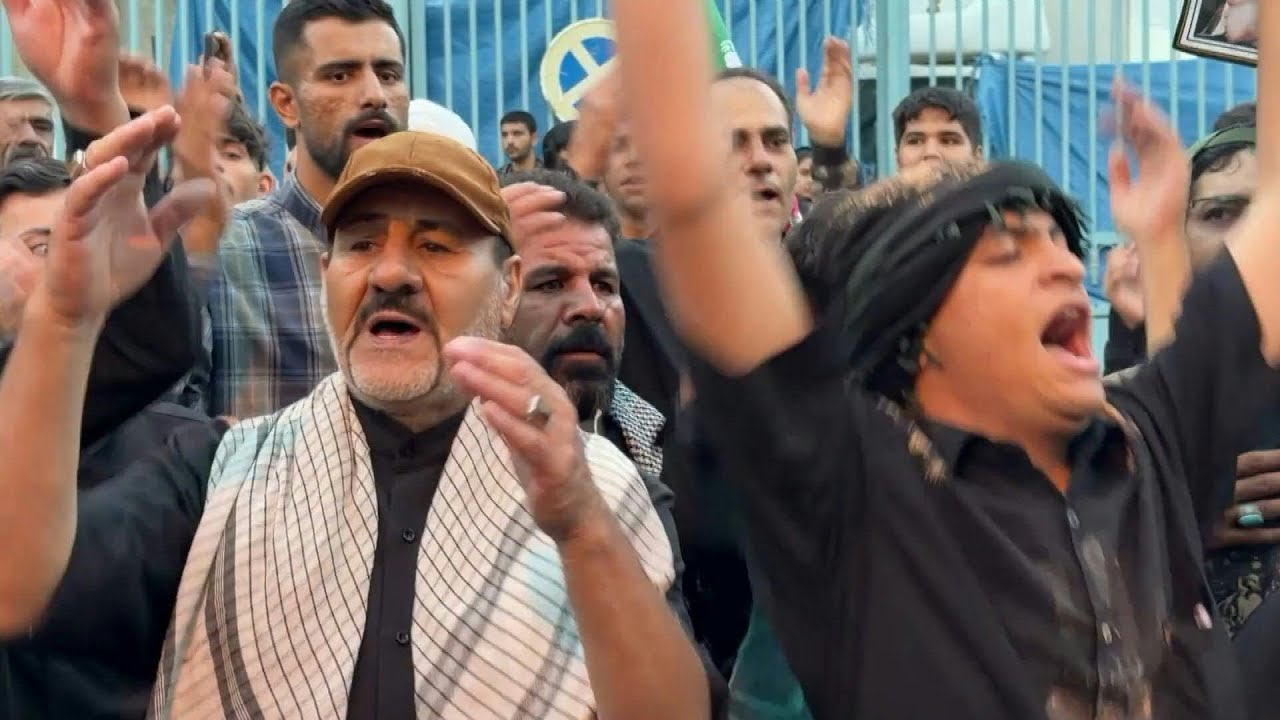 Video | Iran: Mourners gather ahead of funeral ceremony for Khamenei | AFP