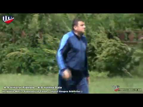 Incidente A.S Viitorul Pietrele ( Suporteri In Teren si Injurii la Adresa Arbitrilor ) [ Video ]