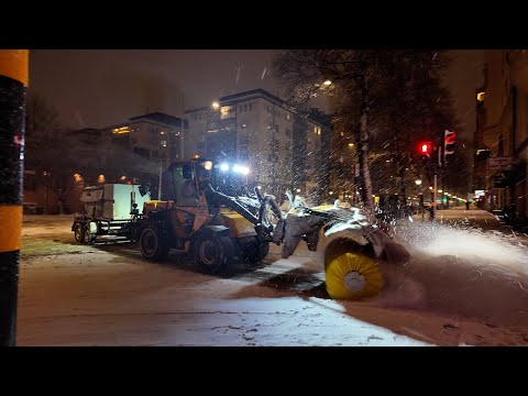 Sweden, Stockholm: Winter SNOWFALL in Stockholm | Winterwonderland - Night Walk