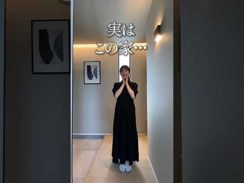 アリゾナ砂漠の真ん中にある建築家設計の家のプールテラスとエキゾチックな庭園  庭園