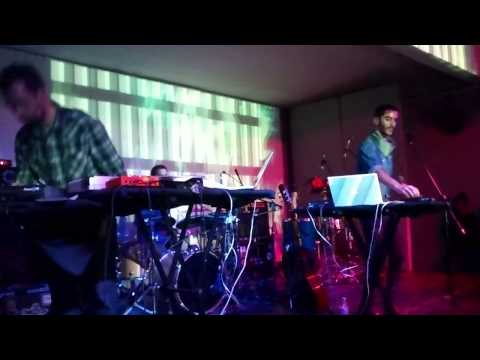 Coiffeur - Mientras tanto (en vivo en el Matienzo)