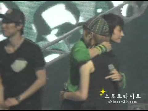 090605 MINKEY hug Juliette uncore