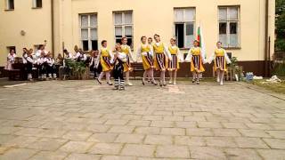 folklorní soubor z bulharska se předvedl, v hluku při akci zvané den hudby folklorní soubor z bulharska se předvedl, v hluku při akci zvané den hudby